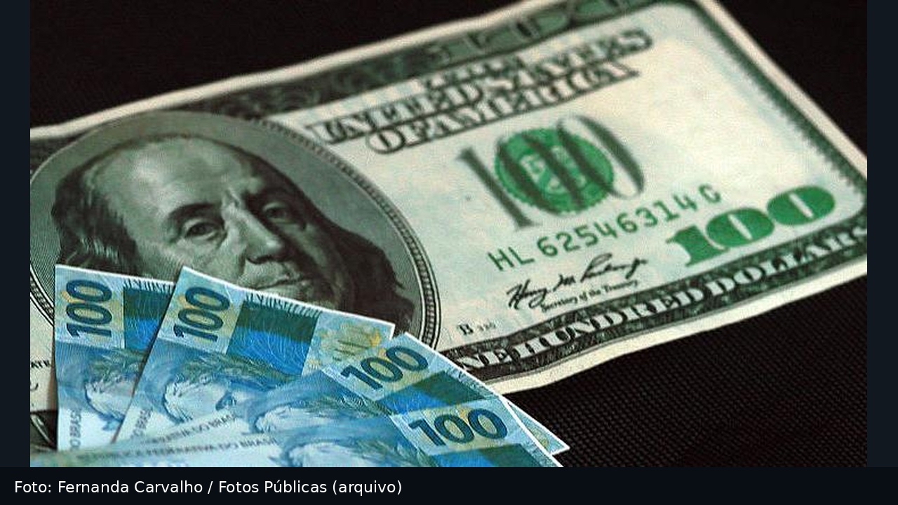 Dólar fecha em queda após forte alta no primeiro pregão depois da eleição