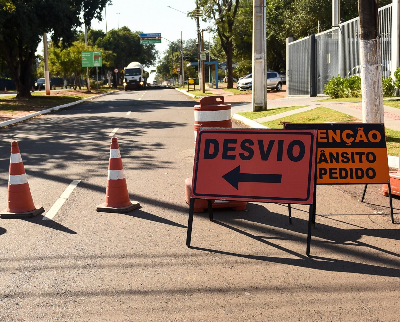Obra de esgoto altera trânsito na Avenida Nasri Siufi nesta quarta-feira