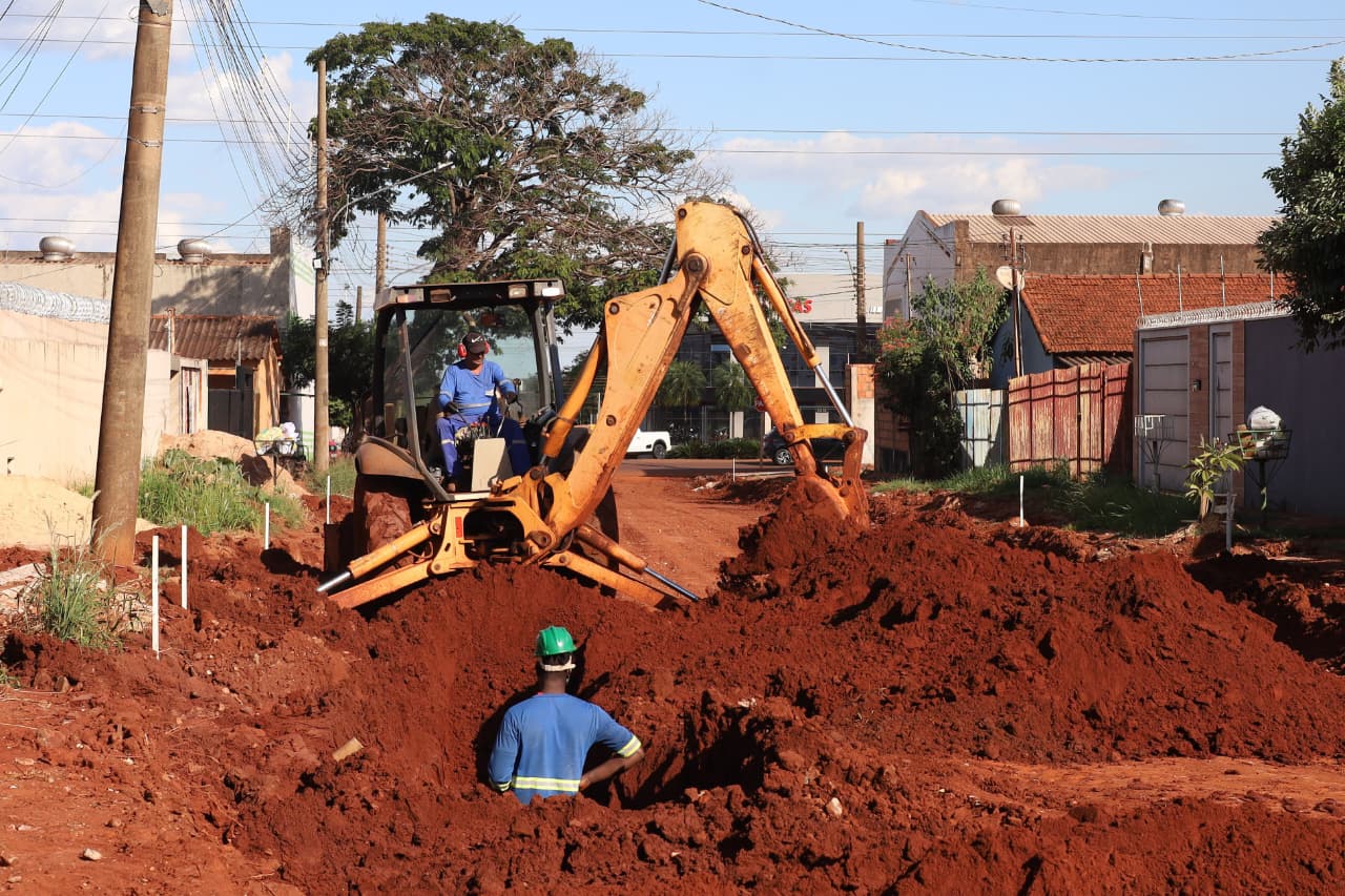 Obras de esgoto interditam 4 avenidas movimentadas da Capital